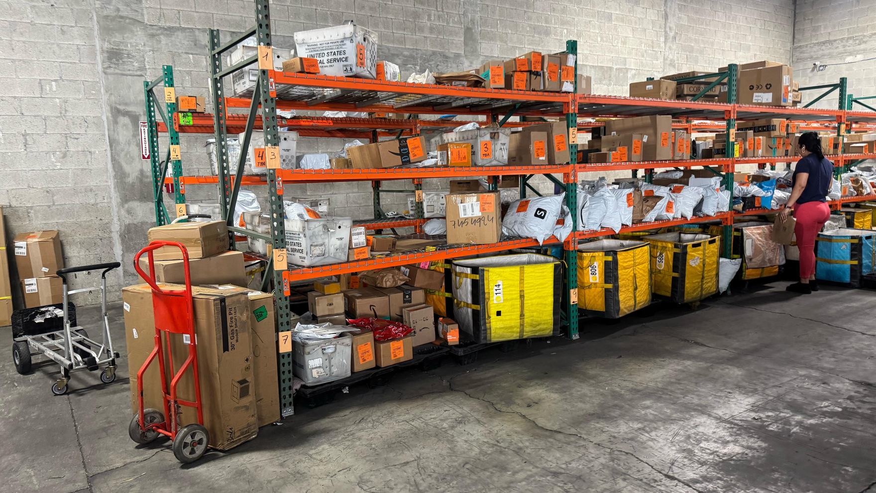 Bodega de J&L Smart Import en Miami